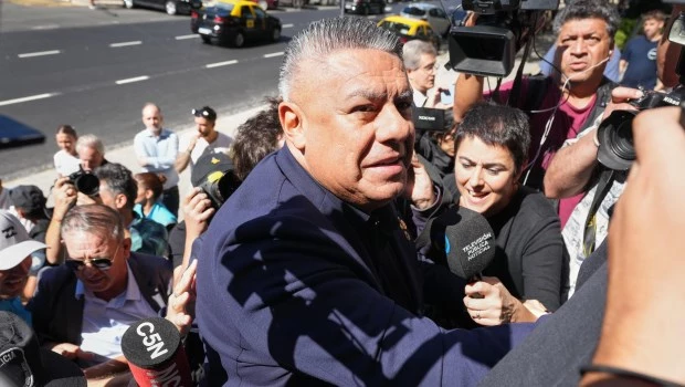 La Justicia autorizó a “Chiqui” Tapia para que salga del país