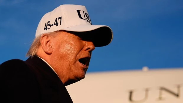 Trump dice que las fuerzas armadas de Estados Unidos "arrasaron" blancos militares en la isla iraní de Jark