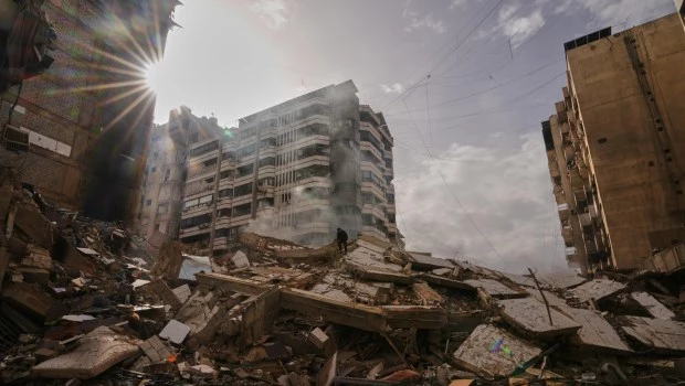 Israel intensifica sus operaciones en Líbano, mientras Trump pide a otros países enviar buques de guerra al estrecho de Ormuz