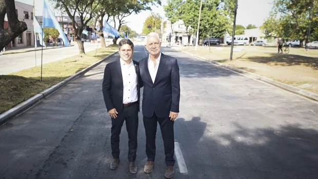 Axel Kicillof recorrió junto al intendente de La Plata, Julio Alak, un nuevo tramo de la obra llevada adelante sobre la Avenida 60 en la localidad de Los Hornos.