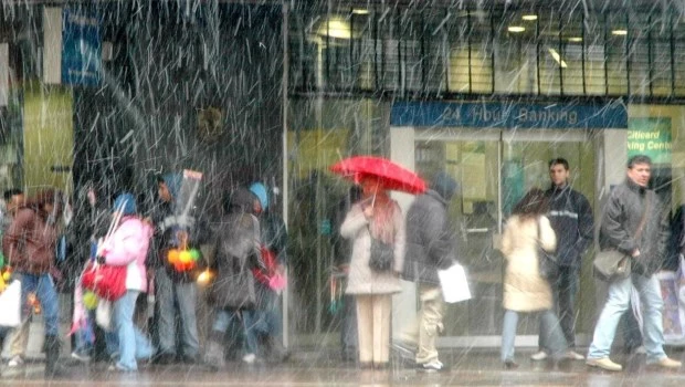 Pronostican un martes bajo alerta por lluvias y tormentas en casi todo el país