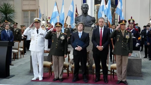 Milei encabezó el acto por el aniversario del Regimiento de Granaderos a Caballo