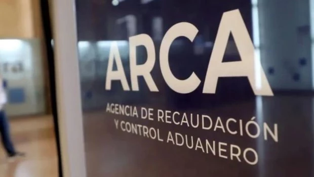 El Gobierno mantuvo el superávit fiscal en febrero mediante recortes en 13 áreas del gasto público