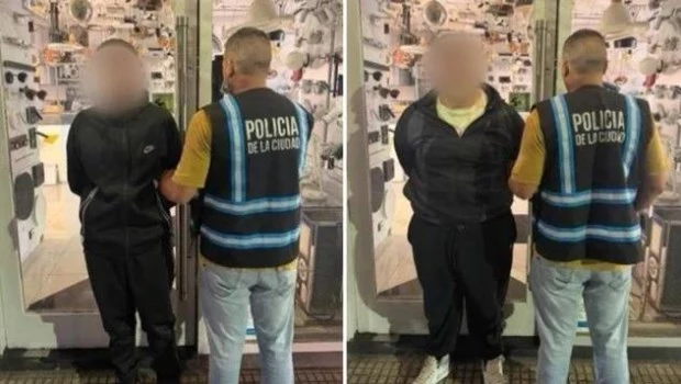 El operativo fue llevado a cabo en una vivienda de la localidad de Loma Hermosa. Junto a él, arrestaron a un cómplice que sería un amigo.