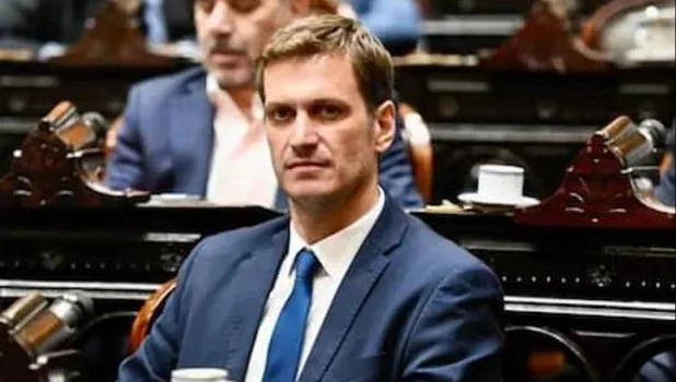 Insólito: un diputado del PRO compró un rifle de aire comprimido por internet e hizo saltar las alarmas del Congreso