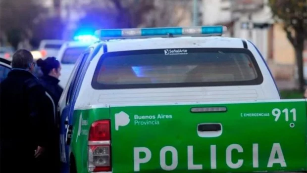 Motochorros balearon en Avellaneda a un policía de la Ciudad en un intento de robo