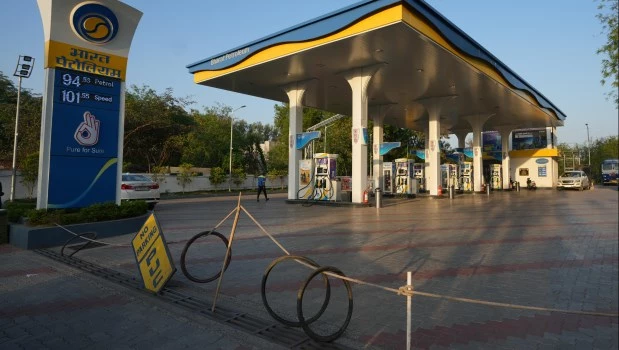 El impacto de la escasez de combustible se hizo sentir en India, uno de los principales clientes de Irán, donde algunas estaciones de servicio tuvieron que cerrar temporariamente.