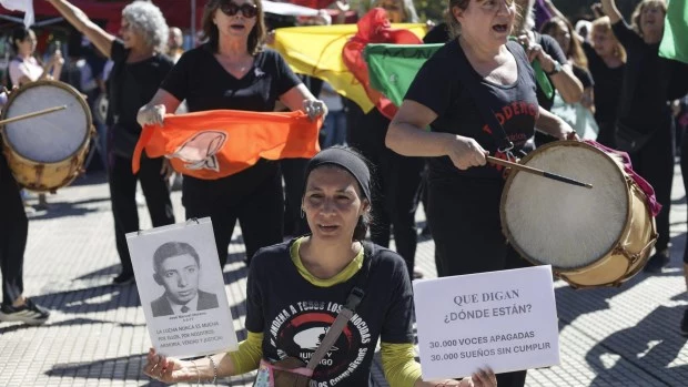Marcha por el Día de la Memoria: miles de personas llegan a la Plaza de Mayo
