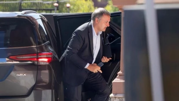 Adorni recibió a Bullrich y a Mahiques y mañana se muestra con Milei