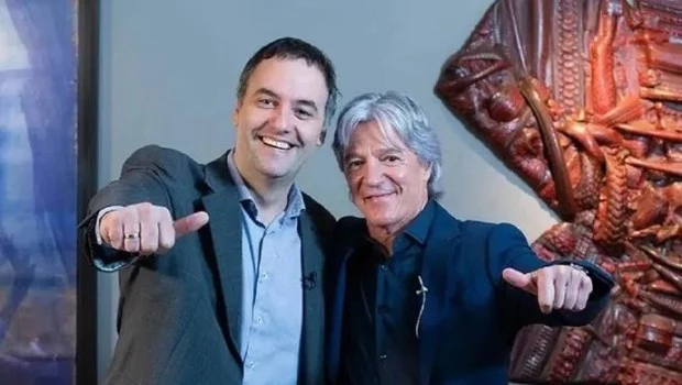 El jefe de Gabinete, Manuel Adorni, junto a su amigo Marcelo Grandío.