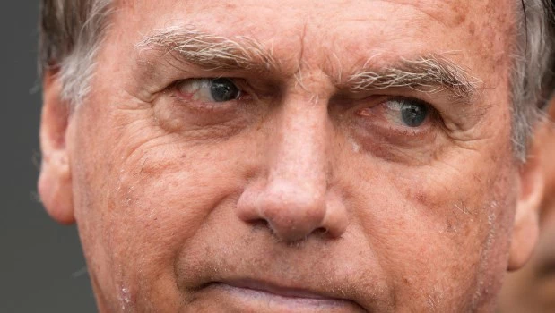 Bolsonaro fue dado de alta del hospital y ya cumple prisión domiciliaria en su casa
