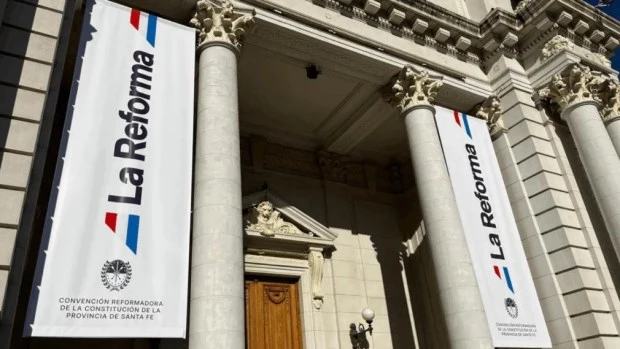 Ricardo Bach de Chazal cuestiona la posición que asumió la Iglesia católica en el proceso de reforma constitucional de Santa Fe.