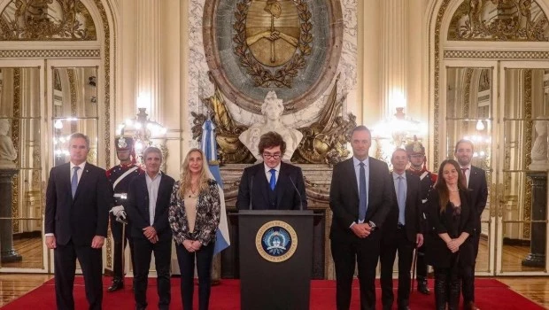 Milei: “Nos sacamos la espada de Damocles que teníamos encima gracias a la arrogancia populista”