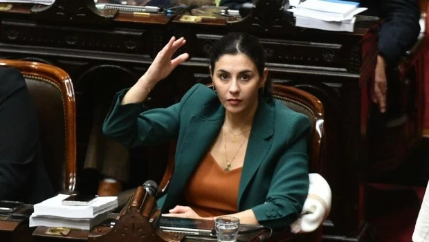 Pagano acusó a Adorni de usar el Estado como “ascenso social” y denunció “verticalismo interno”