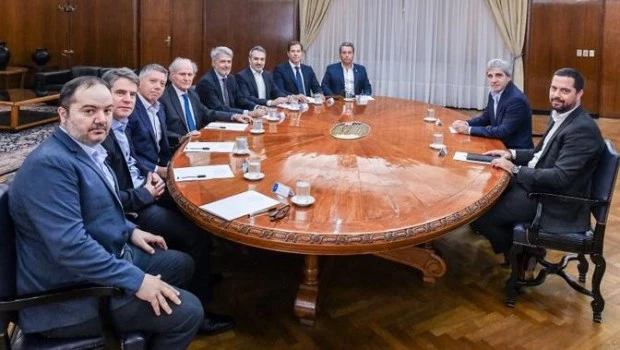Caputo se reunió con supermercadistas: quejas por las tasas que les cobran los intendentes