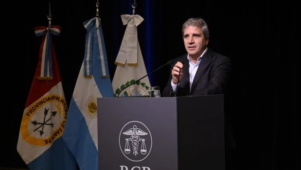 Caputo asegura que el potencial del país es para tener un crecimiento de la economía de un 9 o 10%.