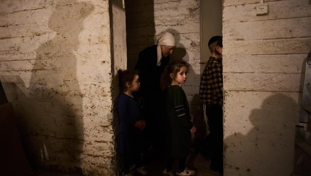 Irán lanza misiles contra Israel y vecinos del golfo