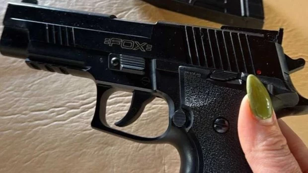 Un alumno entró con un arma a una escuela y le habría apuntado a sus compañeros