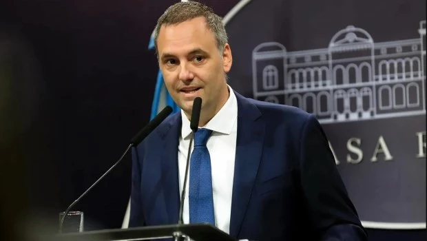 La pulseada de los medios y el Gobierno monopoliza la agenda