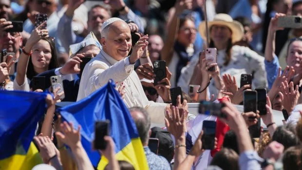 León XIV hace un contundente llamado a la paz en su primer mensaje de Pascua