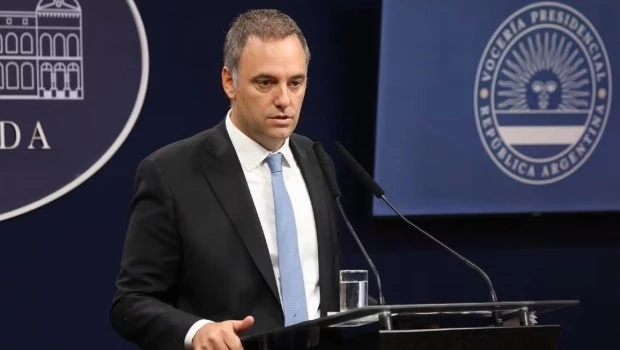 Adorni financió otro departamento con dólares de dos particulares