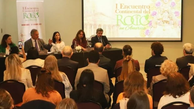 Scioli: “La fe mueve montañas y moviliza a millones de personas que a través del turismo tienden puentes de paz”