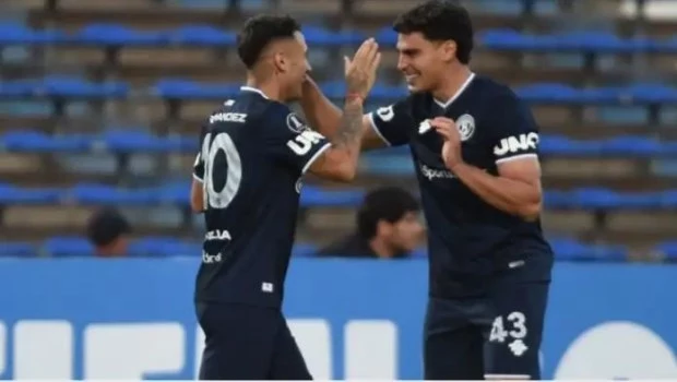 Independiente Rivadavia hizo historia y debutó con triunfo en la Copa Libertadores, ante Bolívar