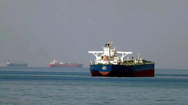 Dos buques atravezaron el estrecho de Ormuz tras el alto el fuego anunciado por EE.UU e Irán