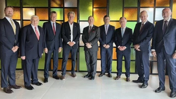 El embajador de Estados Unidos mantuvo una charla con el “círculo rojo”