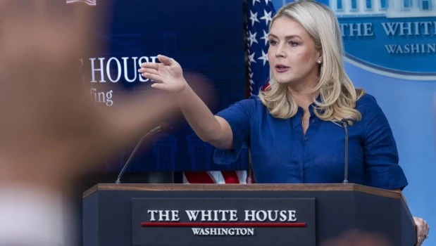 La secretaria de prensa de la Casa Blanca, Karoline Leavitt, ofrece declaraciones a los medios de comunicación durante una rueda de prensa en Washington.