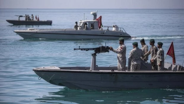 Tras los ataques de Israel al Líbano, Irán volvió a cerrar el Estrecho de Ormuz