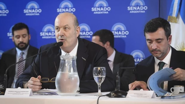 El ministro había concurrido a dar explicaciones sobre una ley de protección a la propiedad privada.