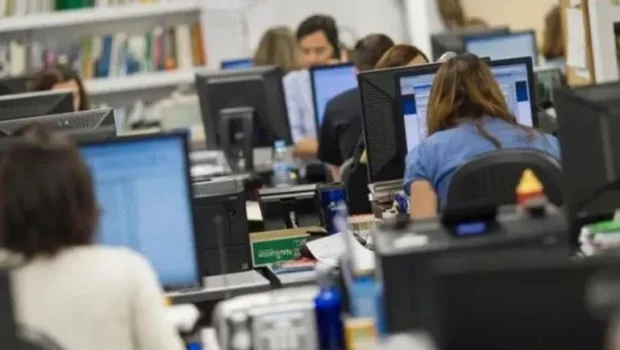 En qué organismos se redujeron más empleos públicos