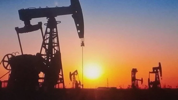 El petróleo de Texas sube a casi 100 dólares tras el inicio inestable de la tregua entre Irán y Estados Unidos