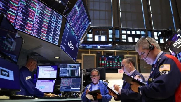 Con resultados dispares en las acciones, el riesgo país perforó los 600 puntos