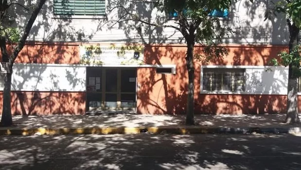 Preocupación en una escuela de Alfo Bonzi: un ex alumno se mostró armado por WhatsApp