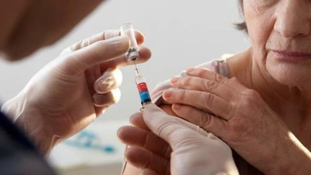 Vacunación antigripal: ya se distribuyó más del 60% de las dosis para adultos mayores