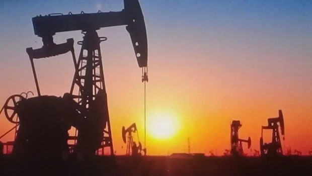 El petróleo brent sube por encima del 4 % ante la posibilidad de un cierre aún más severo de Ormuz