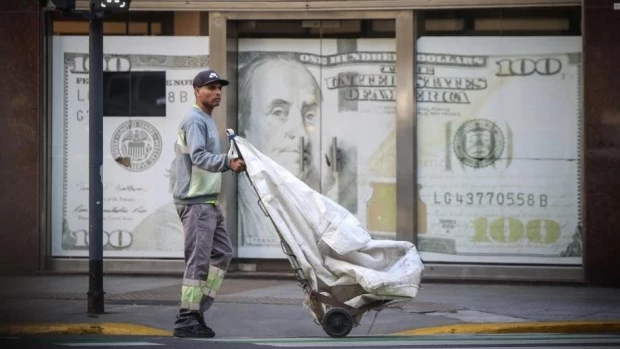 El dólar oficial bajó y el Banco Central compró US$ 112 millones