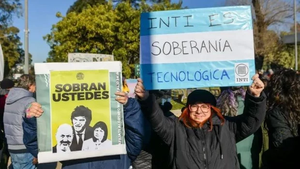 Se movilizaron los trabajadores del INTI ante la amenaza de 700 despidos
