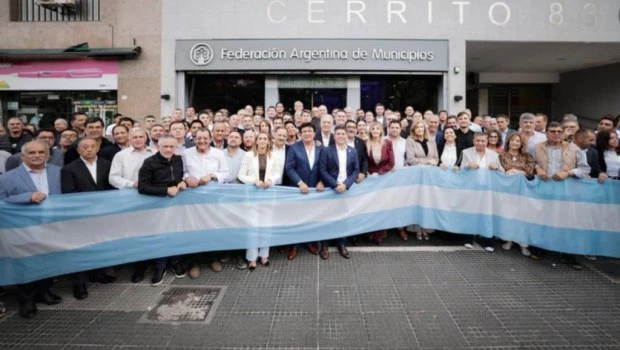 Se agrieta el relato libertario y la política huele cambio de época