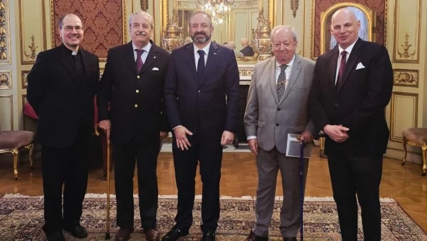 De izquierda a derecha: Monseñor Daniel Lissi, Roberto L. Elissalde, Luca Beccari, Carlos Gutiérrez y Giovanni M. Dávosa.