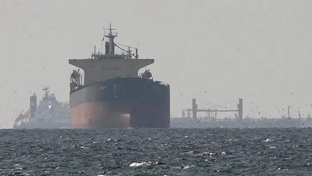 Irán reabrió el estrecho de Ormuz, pero amenaza con cerrarlo de nuevo por el bloqueo naval de EE.UU.