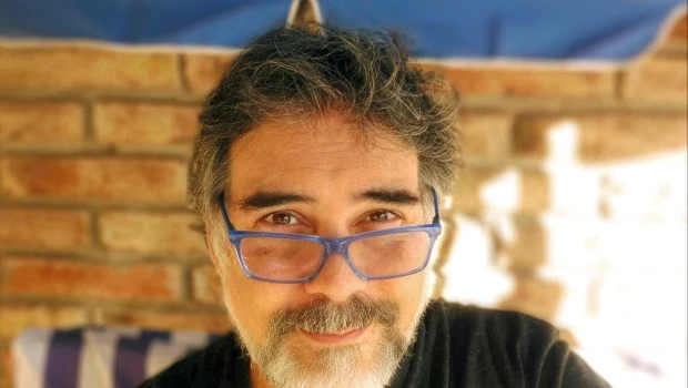 La intención de Carpena fue “contar el descenso a los infiernos de un hombre común y su posterior redención, con el inevitable pago de consecuencias”.