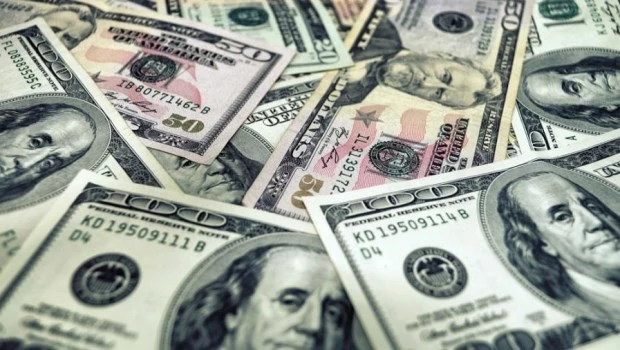 El dólar ganó terreno y cerró en alza al cierre de la semana