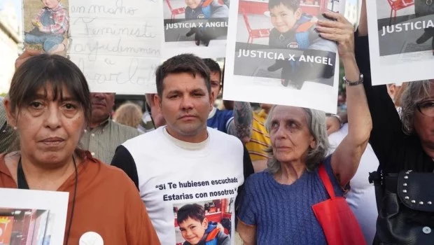 El padre de Ángel López encabezó una vigilia en el Obelisco