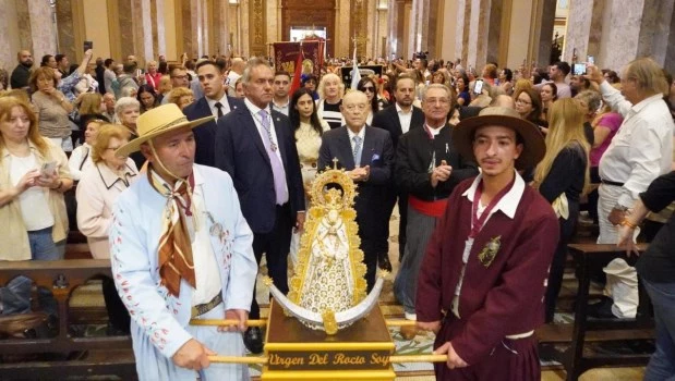 Monseñor García Cuerva bendijo el memorial dedicado al papa Francisco y manifestó sentirse profundamente conmovido por la fiesta de la Virgen del Rocío.