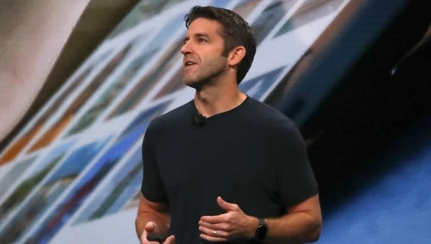 John Ternus, el sucesor de 50 años, ha pasado casi toda su vida profesional en Apple. Se incorporó a la empresa hace 25 años y los últimos cinco años ha supervisado la ingeniería que sustenta el iPhone, el iPad y la Mac.