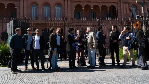 FOPEA repudió la decisión del Gobierno de prohibir el ingreso de los periodistas acreditados a Casa Rosada