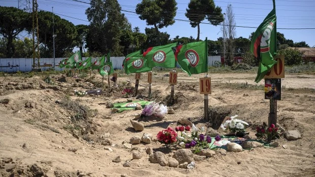 Las víctimas de los ataques israelíes por ahora son sepultadas en cementerios temporales.